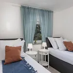 Modernes In Mit Gemeinschaftspool By Interhome דירה *