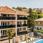 Modernes In Mit Gemeinschaftspool By Interhome קריקווניצה