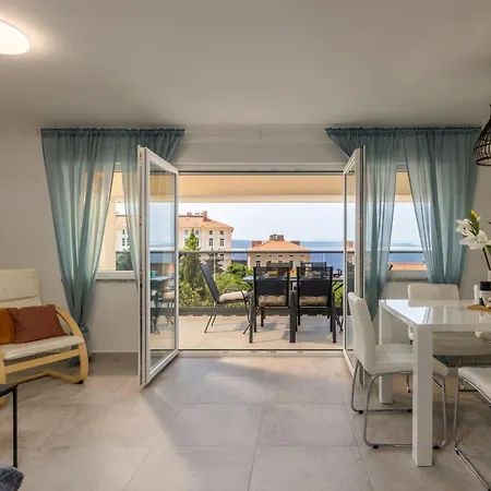 Modernes In Mit Gemeinschaftspool By Interhome דירה קריקווניצה