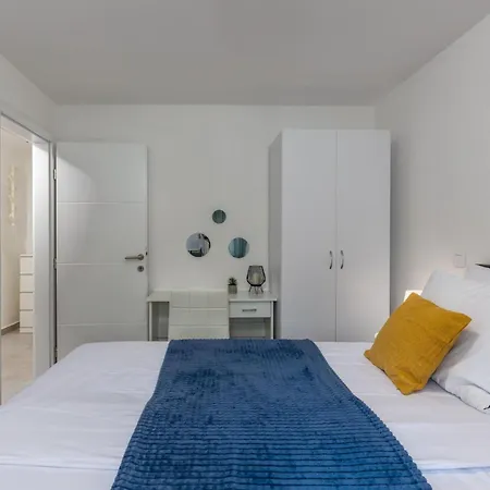 דירה Modernes In Mit Gemeinschaftspool By Interhome *