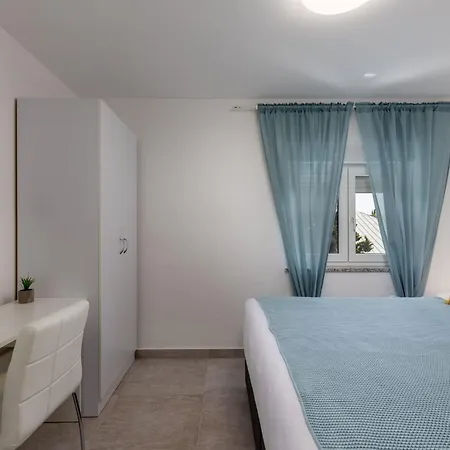 شقة Modernes In Mit Gemeinschaftspool By Interhome