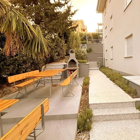 Modernes In Mit Gemeinschaftspool By Interhome * تْسْغيكفانِتْسا