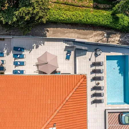 شقة Modernes In Mit Gemeinschaftspool By Interhome