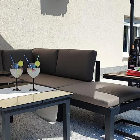 Modernes In Mit Gemeinschaftspool By Interhome شقة تْسْغيكفانِتْسا