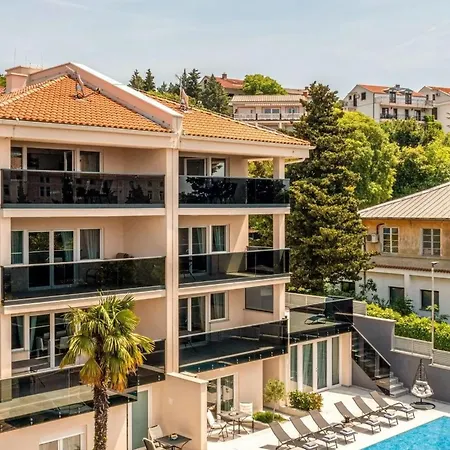 Modernes In Mit Gemeinschaftspool By Interhome تْسْغيكفانِتْسا
