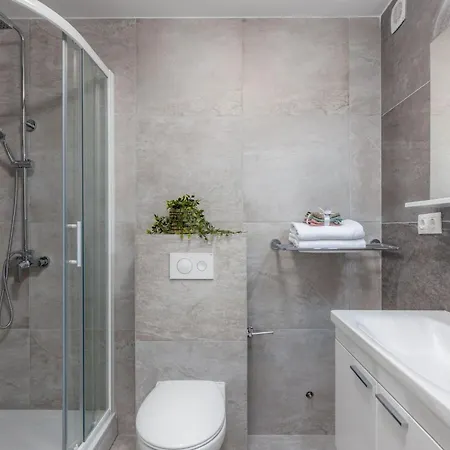 Apartment Modernes In Mit Gemeinschaftspool By Interhome
