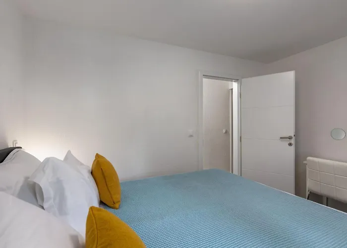 Modernes In Crikvenica Mit Gemeinschaftspool By Interhome