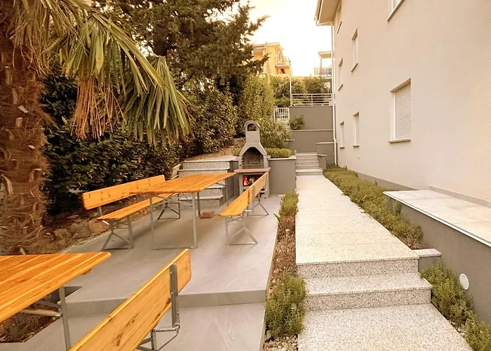 Modernes In Crikvenica Mit Gemeinschaftspool By Interhome * Crikvenica