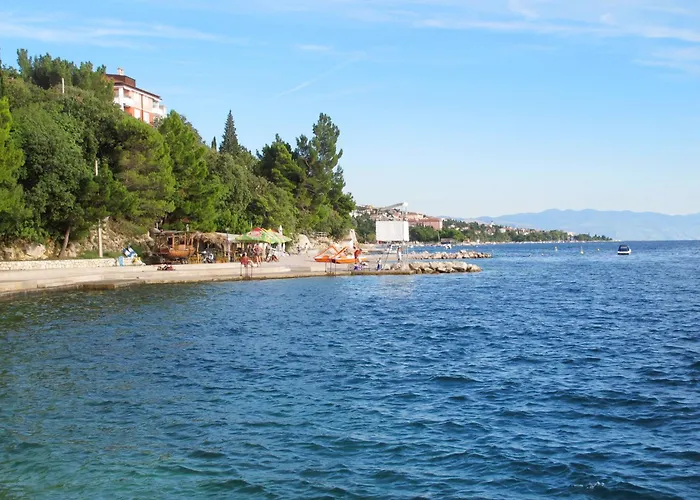 Modernes In Crikvenica Mit Gemeinschaftspool By Interhome